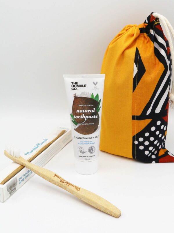 Box prêt à partir avec produits de toilette de la collection Bogolan de Poropango