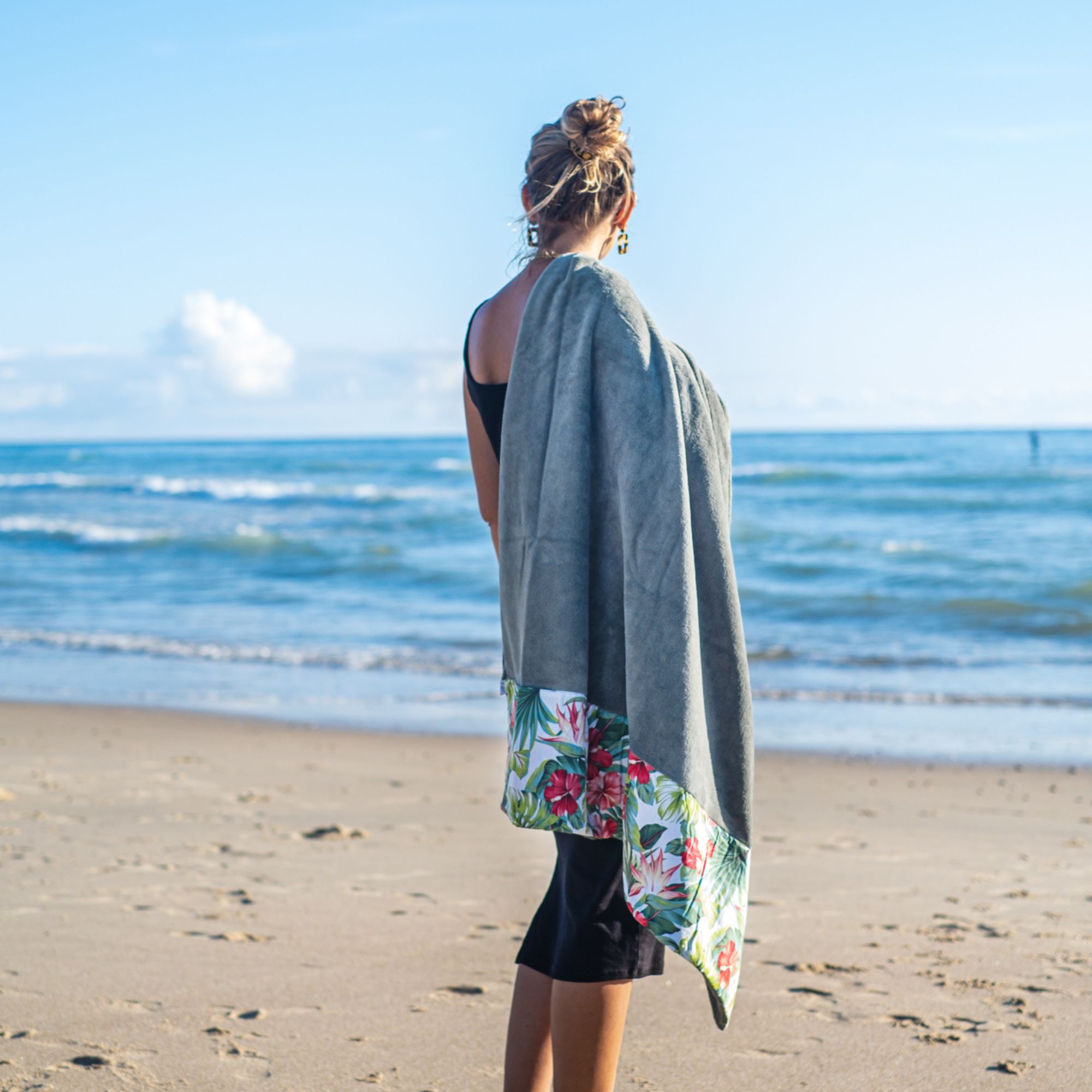 Serviette de plage XL avec 2 poches – Hibiscus – Image 10