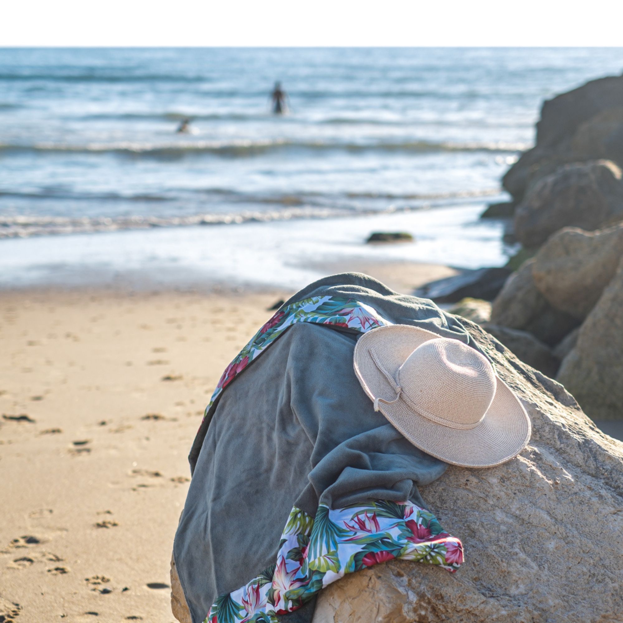 Serviette de plage XL avec 2 poches – Hibiscus – Image 9