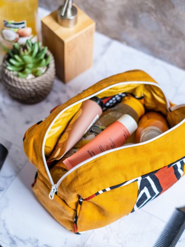 Trousse de toilette de la collection Bogolan de Poropango