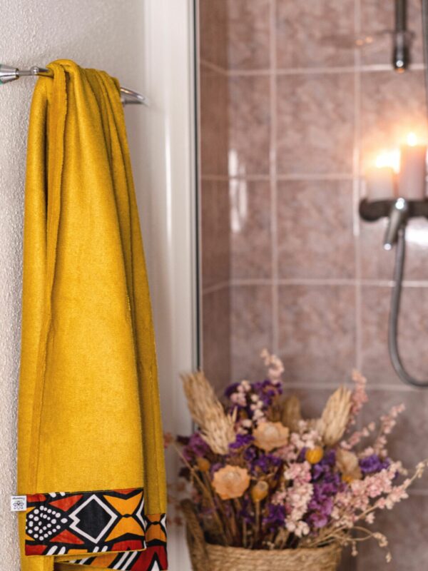 Drap de douche de la collection Bogolan de Poropango