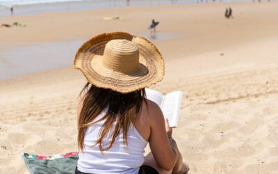 Astuces pour éviter que le sable s&rsquo;invite sur votre serviette de plage