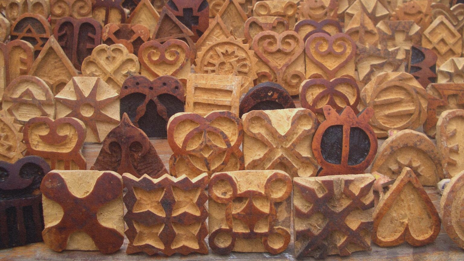 Symboles adinkras utilisés dans l'impression textile traditionnelle