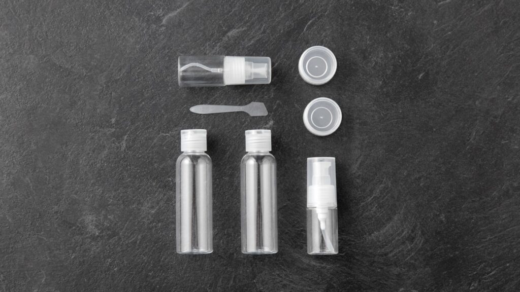 Contenants pour produits de toilette au format voyage