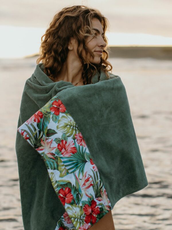 Serviette de plage de la collection Hibiscus de Poropango