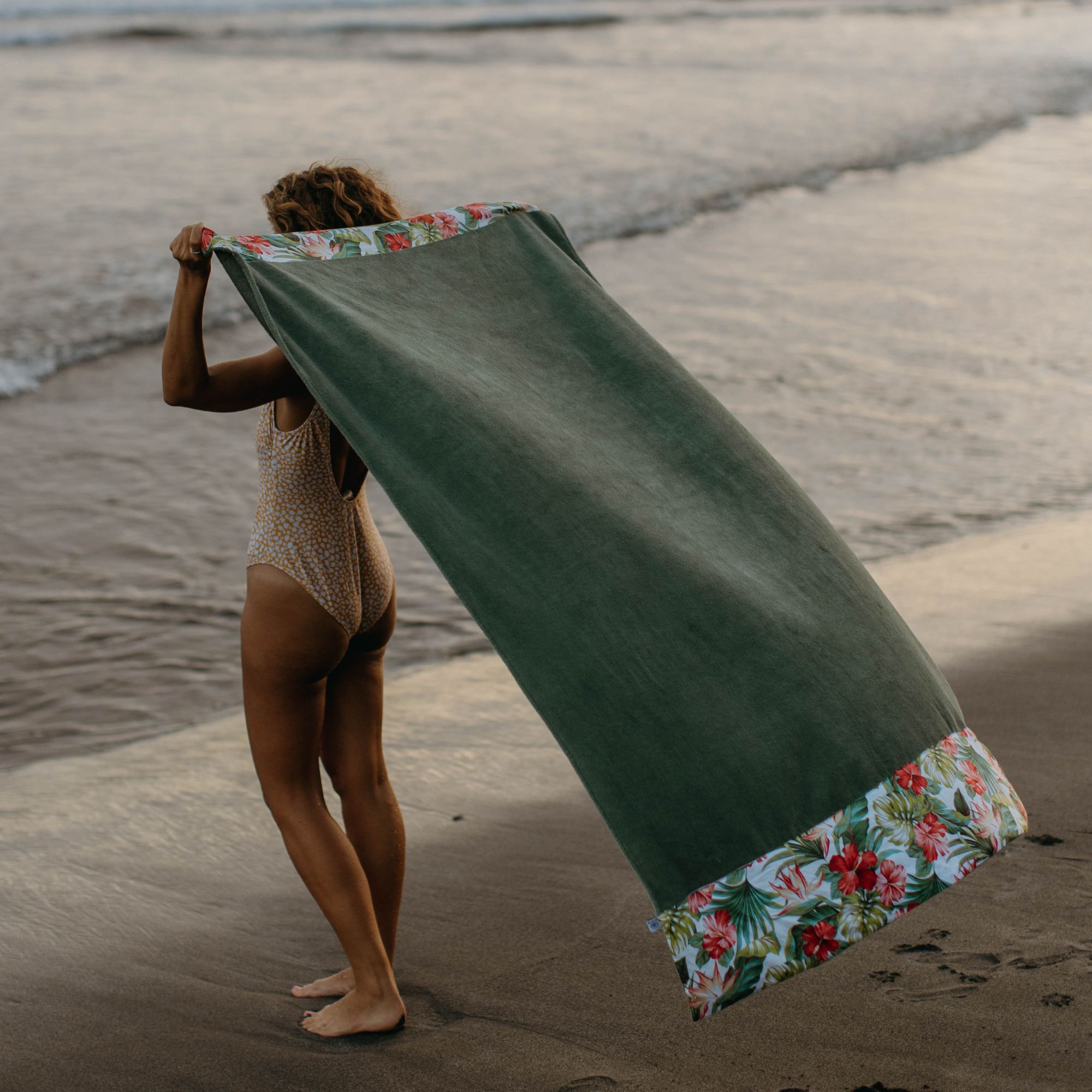 Serviette de plage de la collection Hibiscus de Poropango