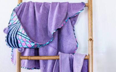 Cape de bain vs Serviette : Que choisir pour la toilette de Bébé ?