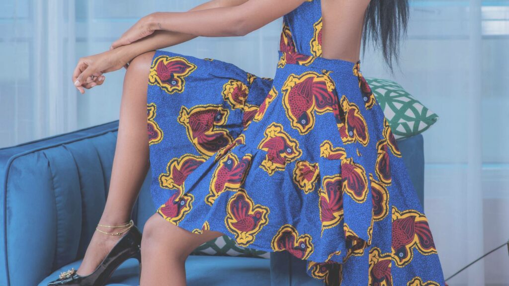 Femme en robe wax