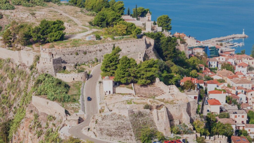 Vue de la forteresse de Palamidi surplombant Nauplie en Grèce.