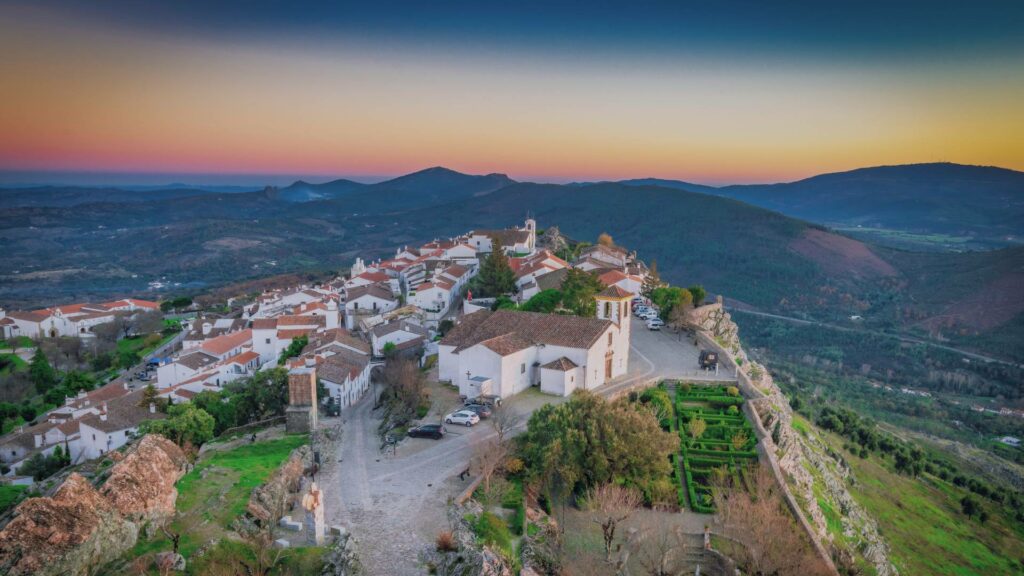 Village de Marvão perché sur une colline avec des vues spectaculaires