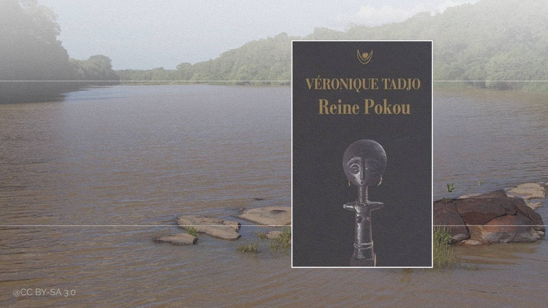 Couverture du livre Reine Pokou de Véronique Tadjo superposée à une photo du fleuve Comoé, lieu clé de la légende baoulé en Côte d’Ivoire